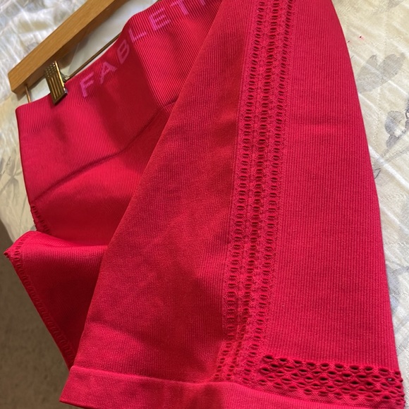 Fabletics Ribbed Shorts - Picture 3 of 4
